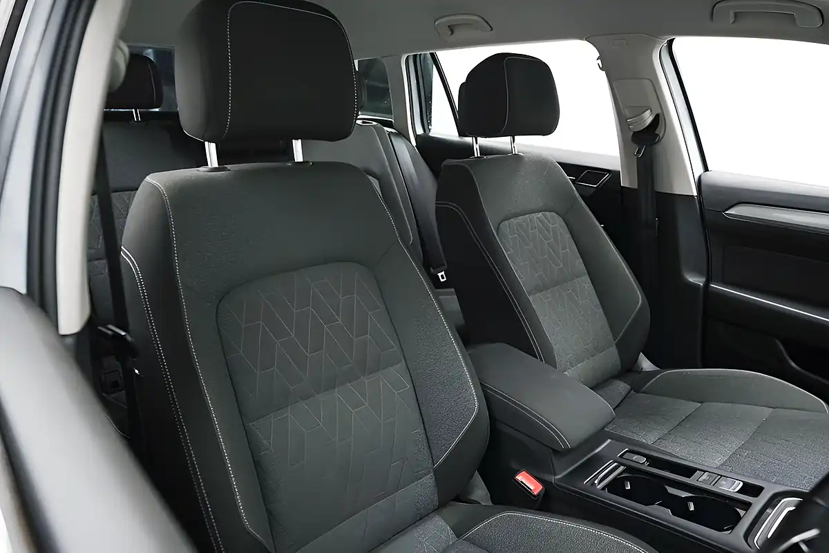 Used 2022 Volkswagen Passat Se Nav Silver - Interior and Exterior details 7