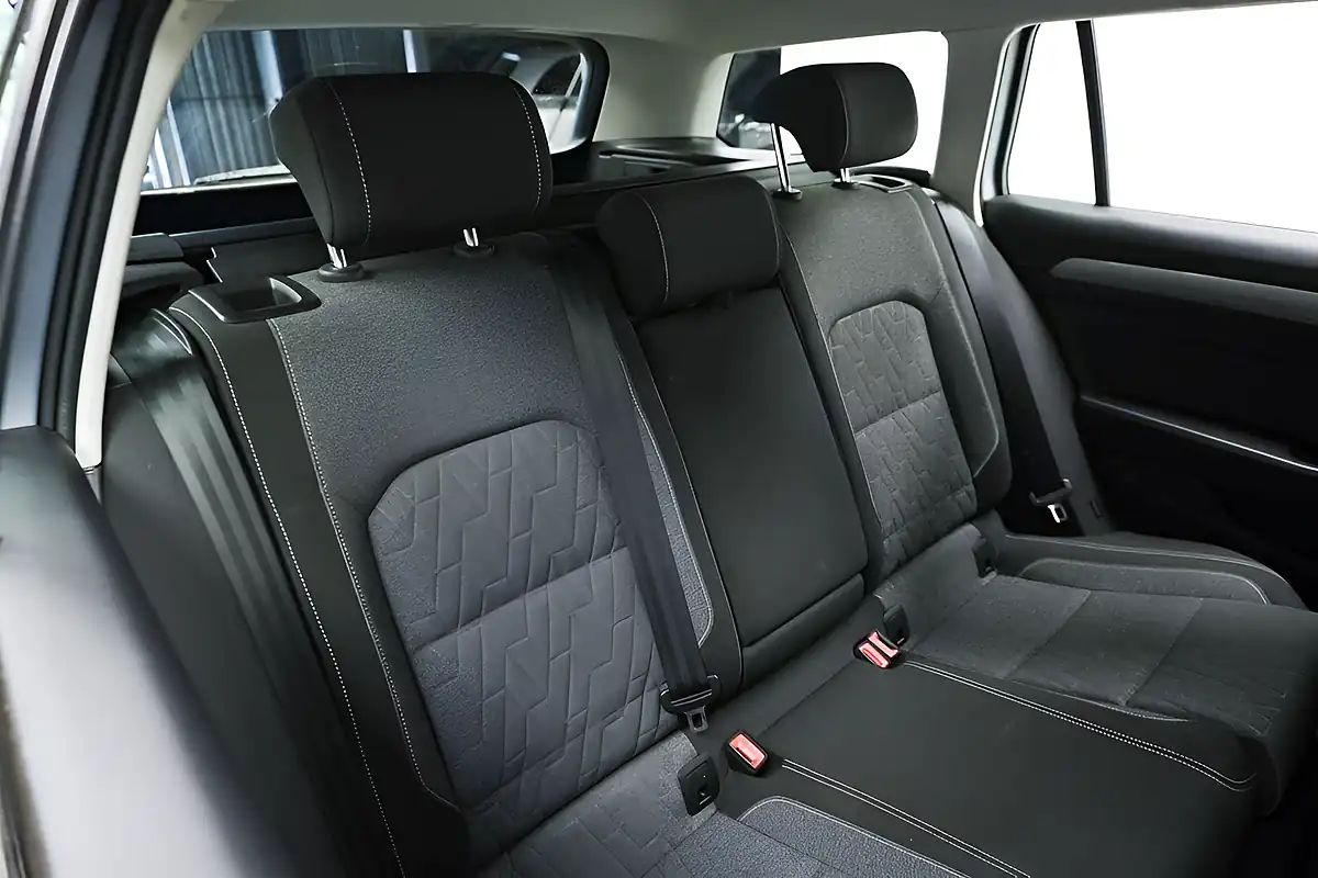 Used 2022 Volkswagen Passat Se Nav Silver - Interior and Exterior details 9