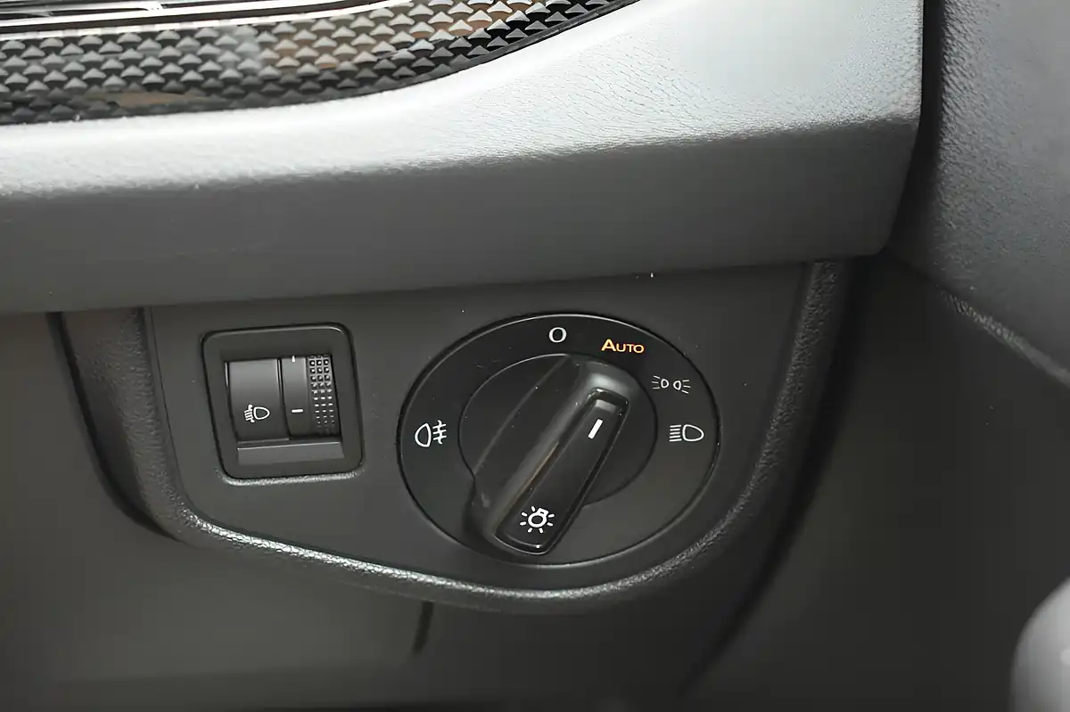 Used 2022 Volkswagen Polo Life Blue - Interior and Exterior details 19
