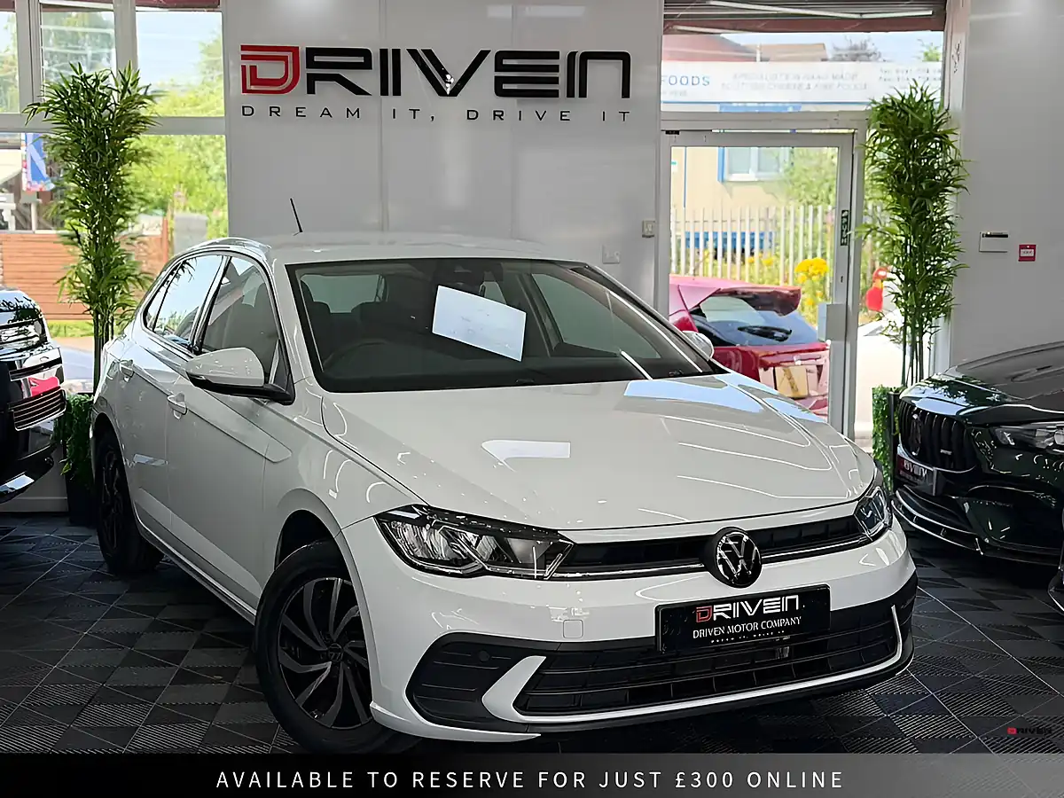 Used 2022 Volkswagen Polo Life White - Front View