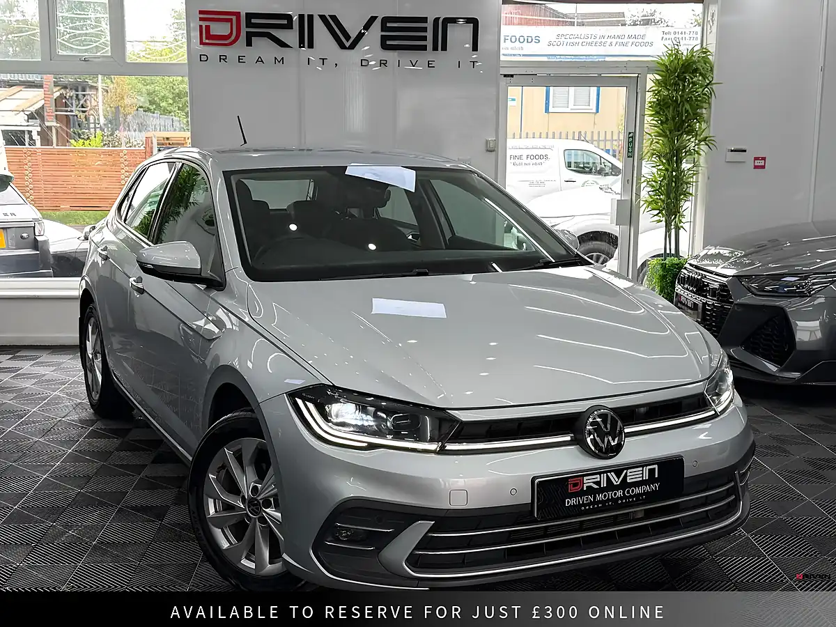 Used 2022 Volkswagen Polo Style Silver - Front View