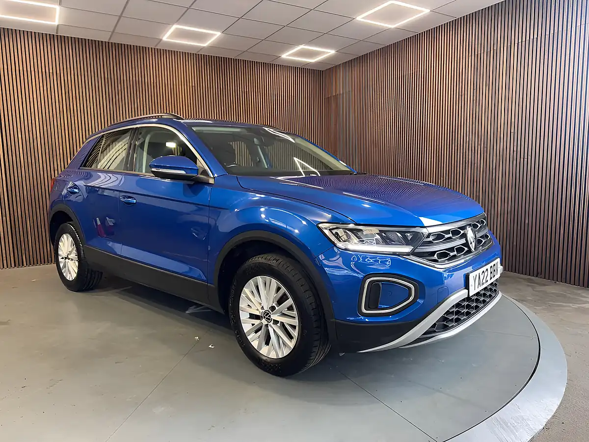 Used 2022 Volkswagen T-Roc Life Blue - Front View