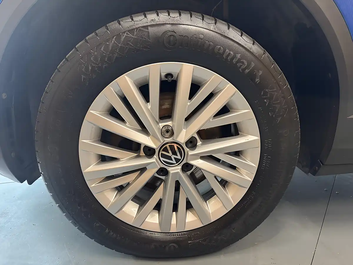 Used 2022 Volkswagen T-Roc Life Blue - Interior and Exterior details 10