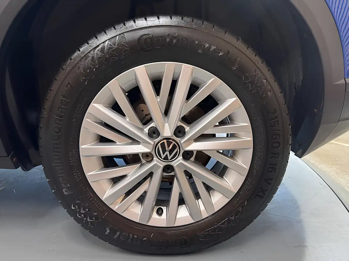 Used 2022 Volkswagen T-Roc Life Blue - Interior and Exterior details 11