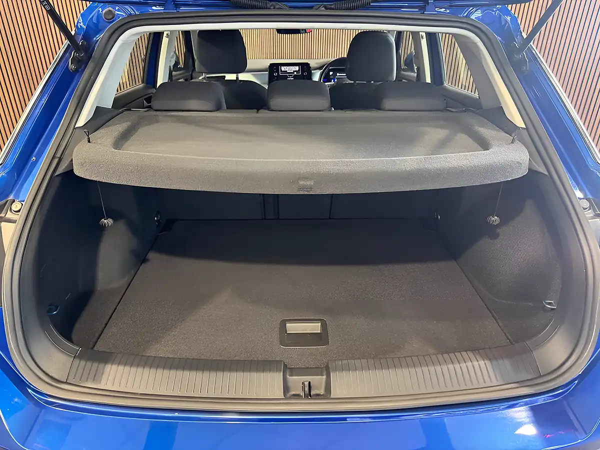 Used 2022 Volkswagen T-Roc Life Blue - Interior and Exterior details 19