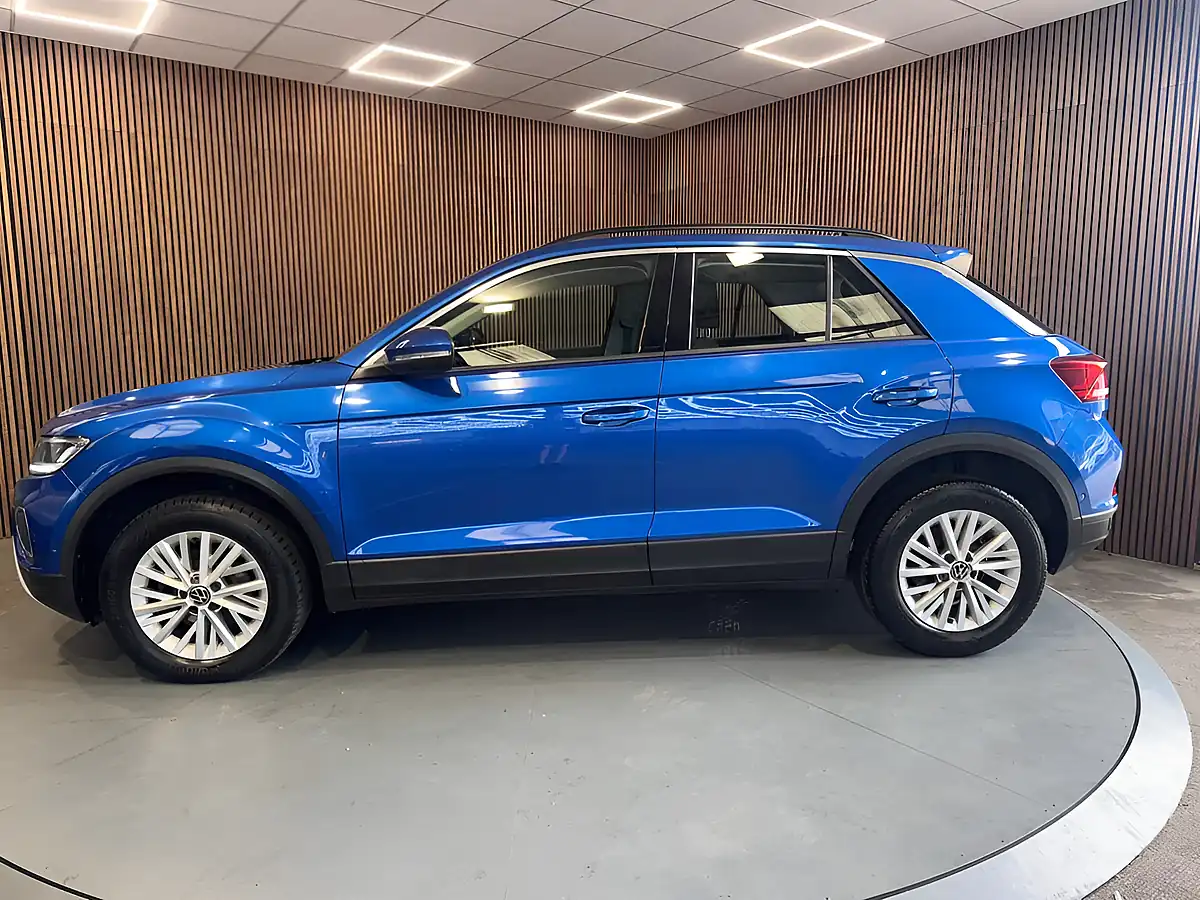 Used 2022 Volkswagen T-Roc Life Blue - Interior and Exterior details 6