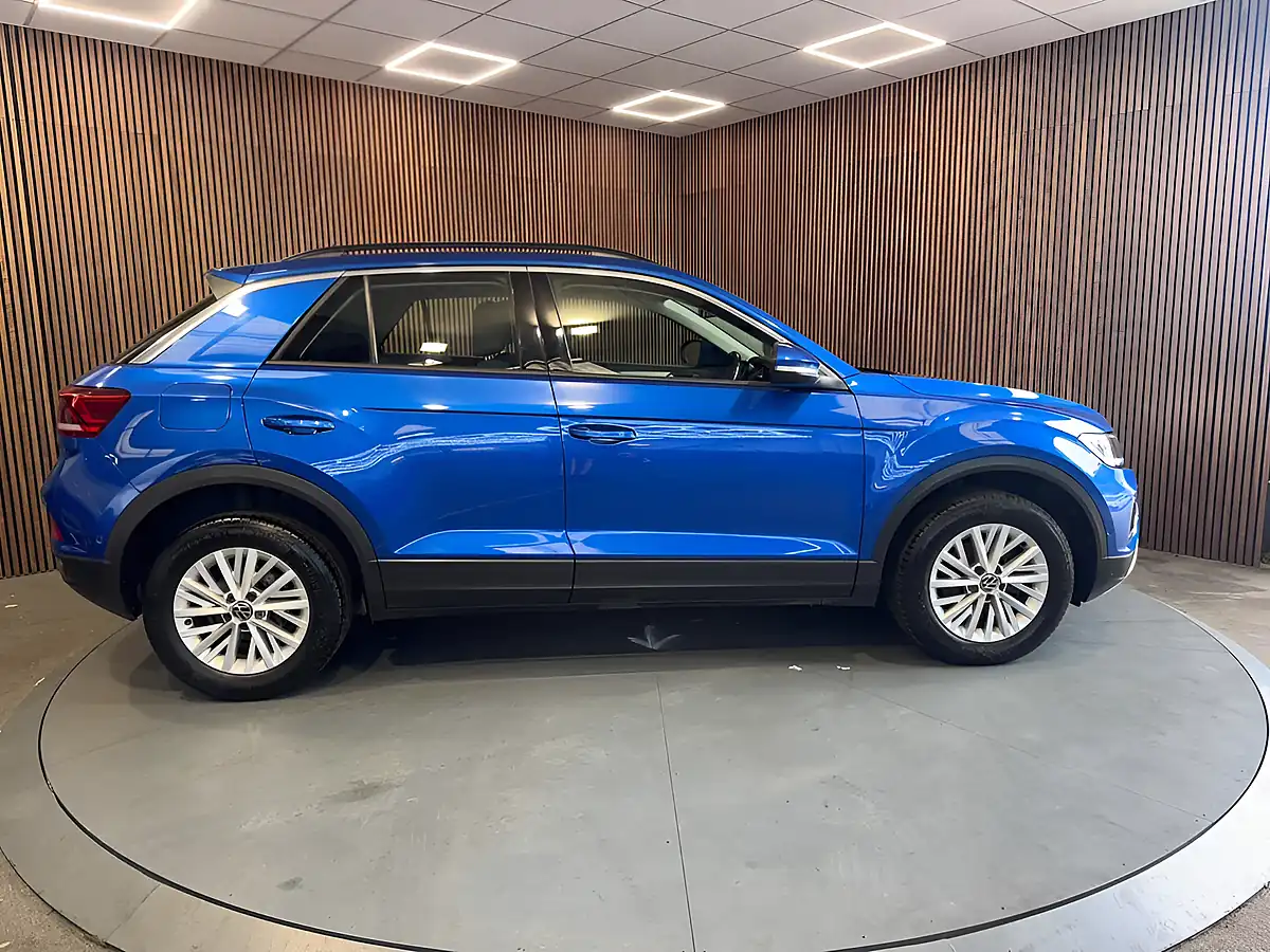 Used 2022 Volkswagen T-Roc Life Blue - Interior and Exterior details 8
