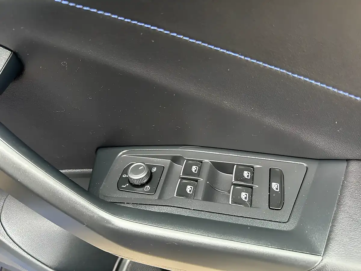 Used 2022 Volkswagen T-Roc R Blue - Interior and Exterior details 20