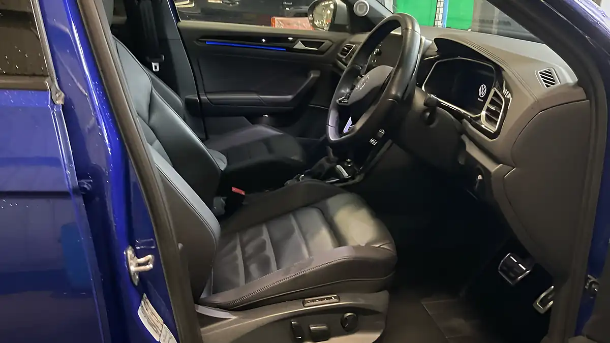 Used 2022 Volkswagen T-Roc R Lapiz Blue - Interior and Exterior details 12