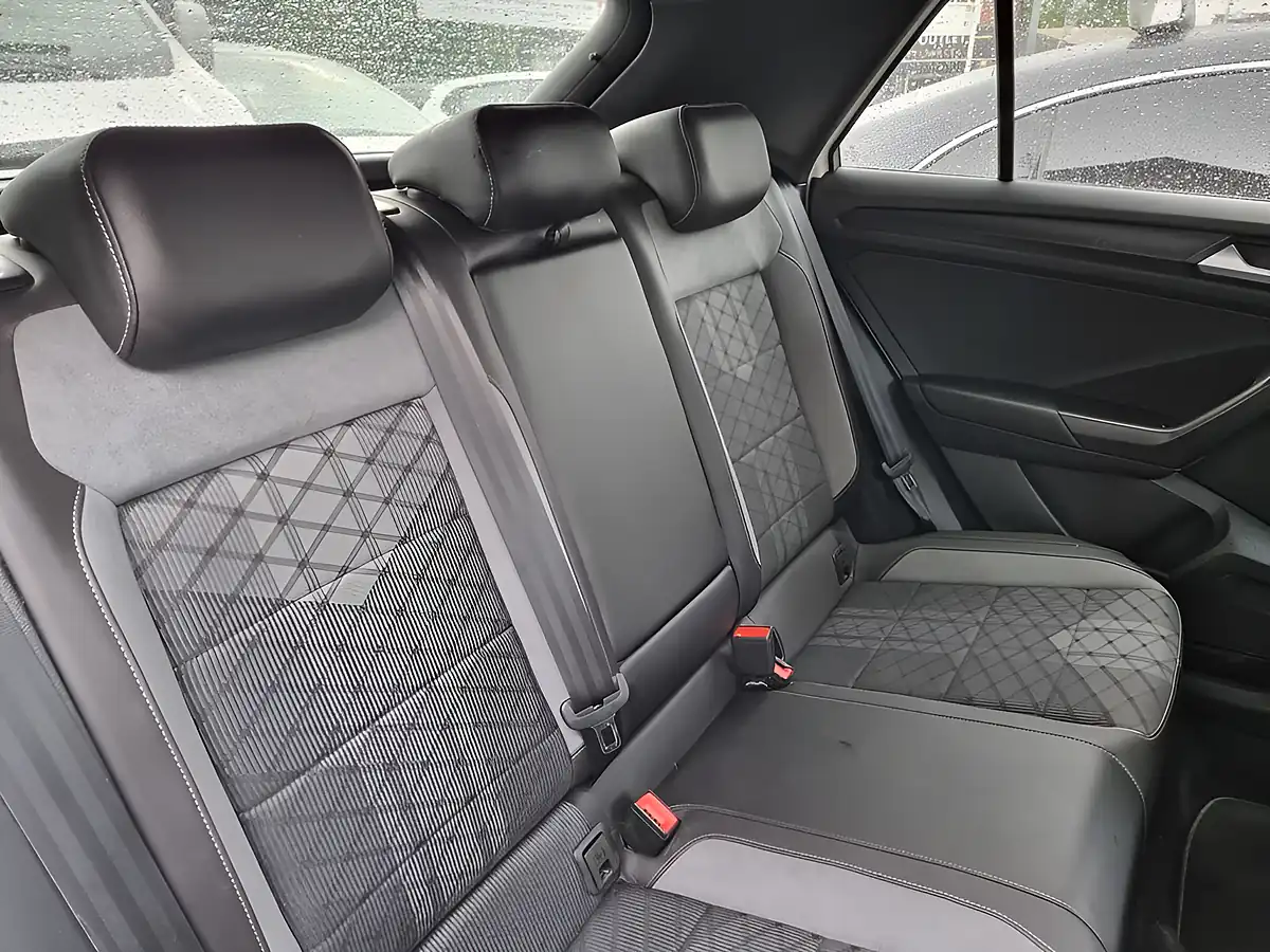 Used 2022 Volkswagen T-Roc R-Line White - Interior and Exterior details 10