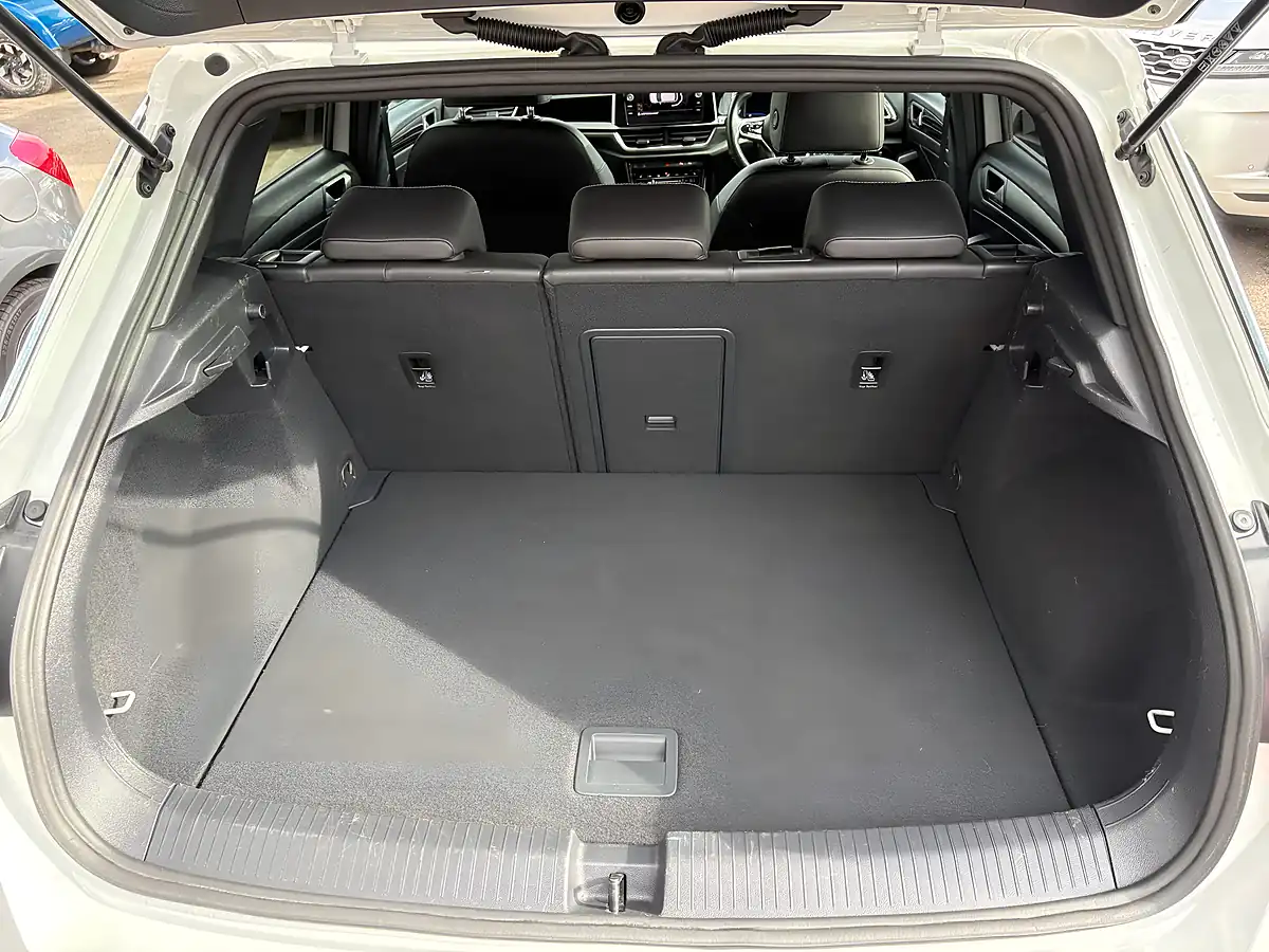 Used 2022 Volkswagen T-Roc R-Line White - Interior and Exterior details 11