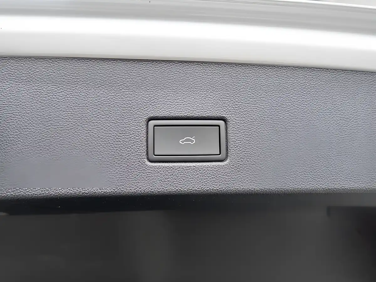 Used 2022 Volkswagen T-Roc R White - Interior and Exterior details 20