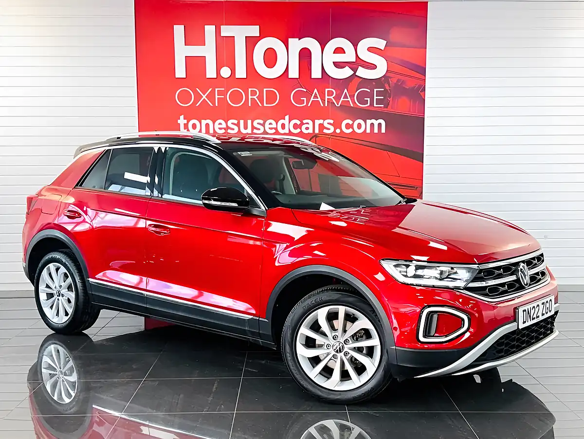 Used 2022 Volkswagen T-Roc Style Red - Front View