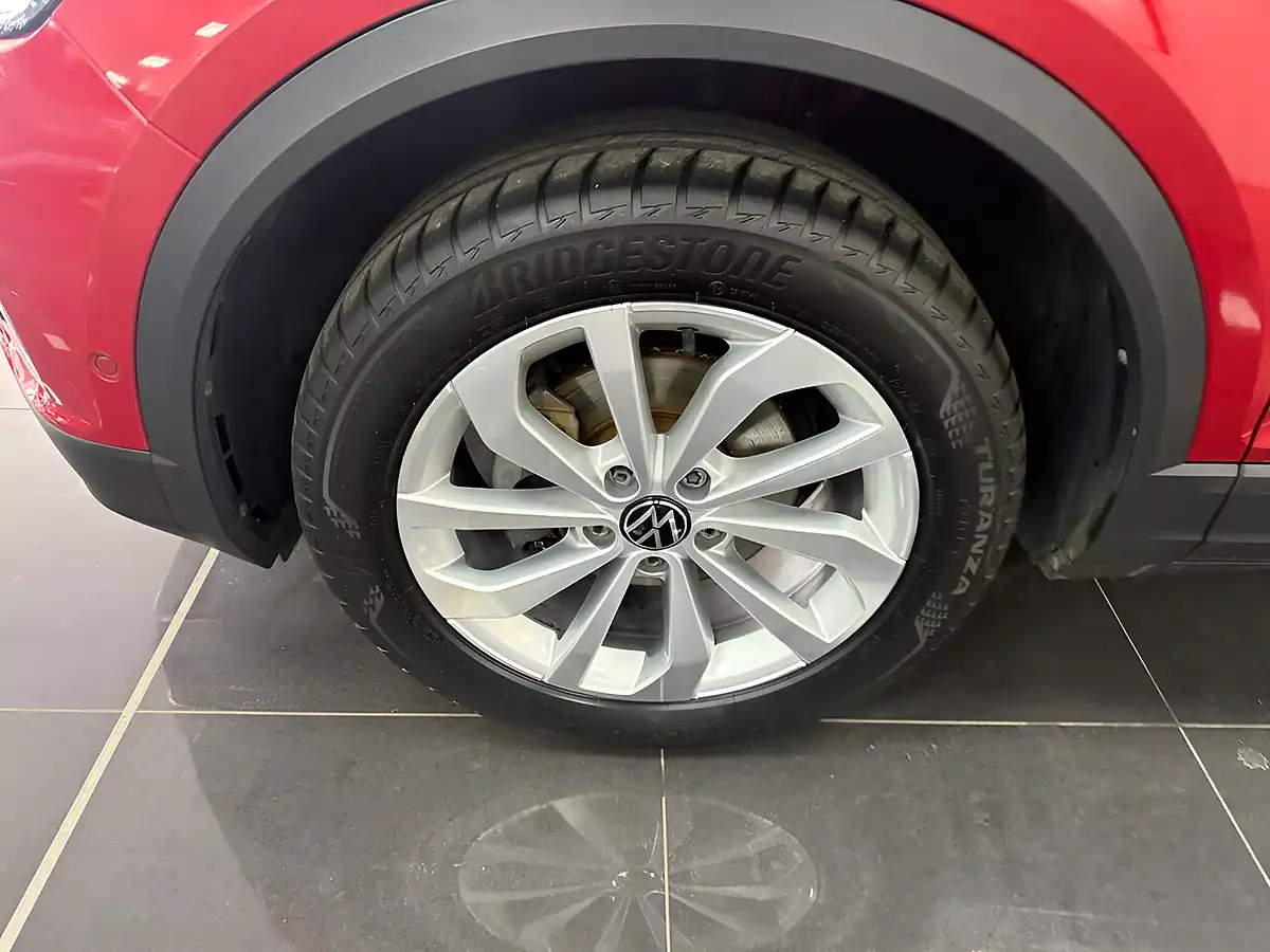 Used 2022 Volkswagen T-Roc Style Red - Interior and Exterior details 11