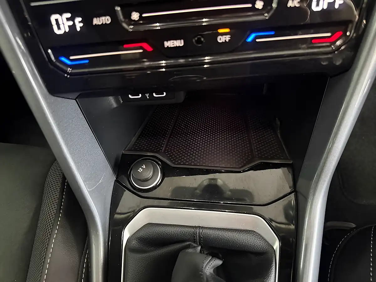 Used 2022 Volkswagen T-Roc Style Red - Interior and Exterior details 19