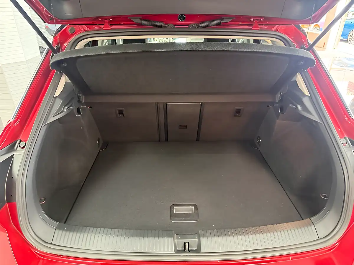 Used 2022 Volkswagen T-Roc Style Red - Interior and Exterior details 8