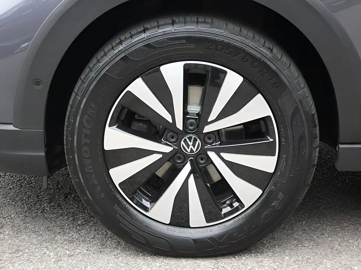 Used 2022 Volkswagen Taigo Life Smoke Grey Metallic - Interior and Exterior details 17