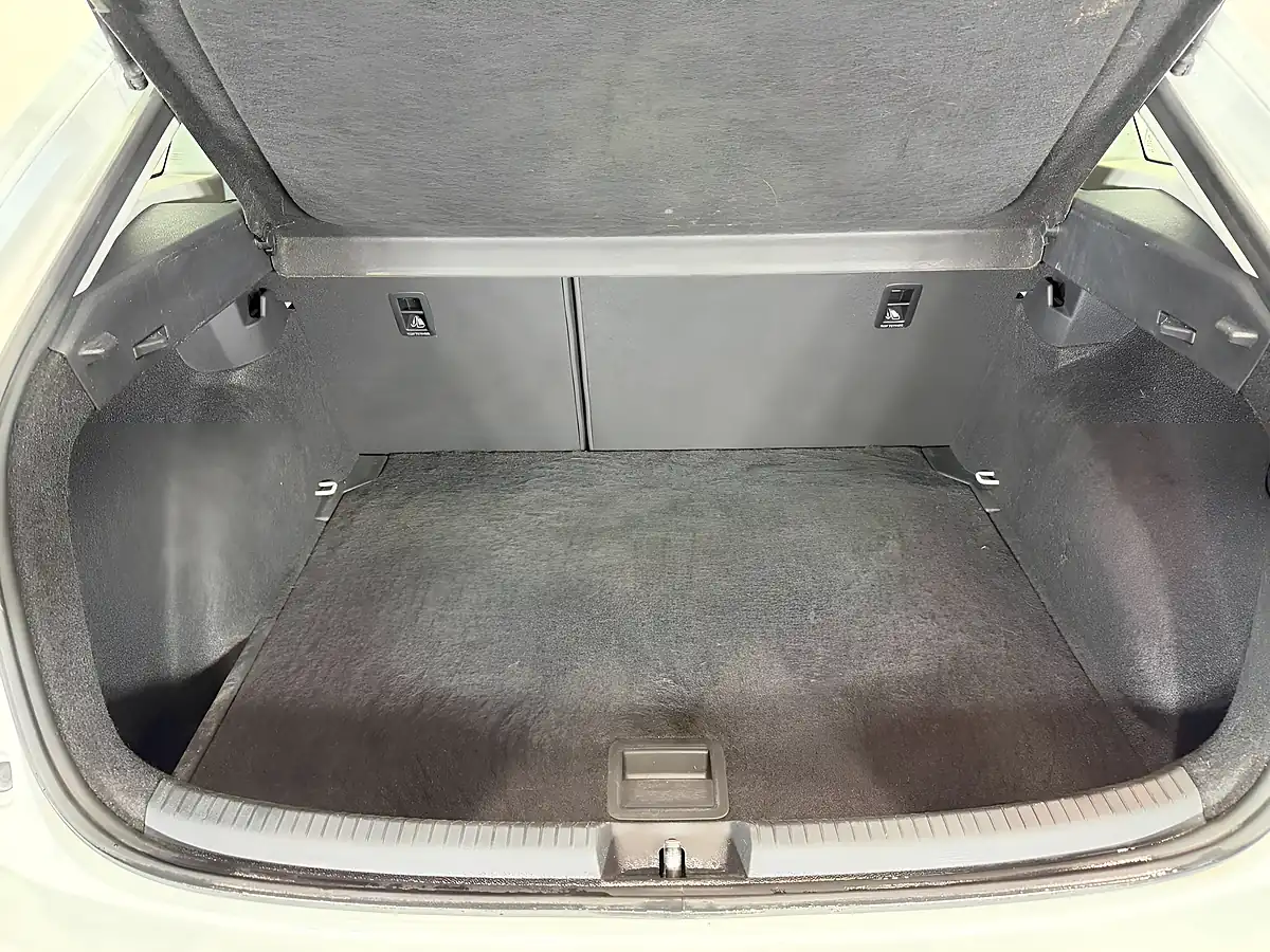 Used 2022 Volkswagen Taigo Life White - Interior and Exterior details 18