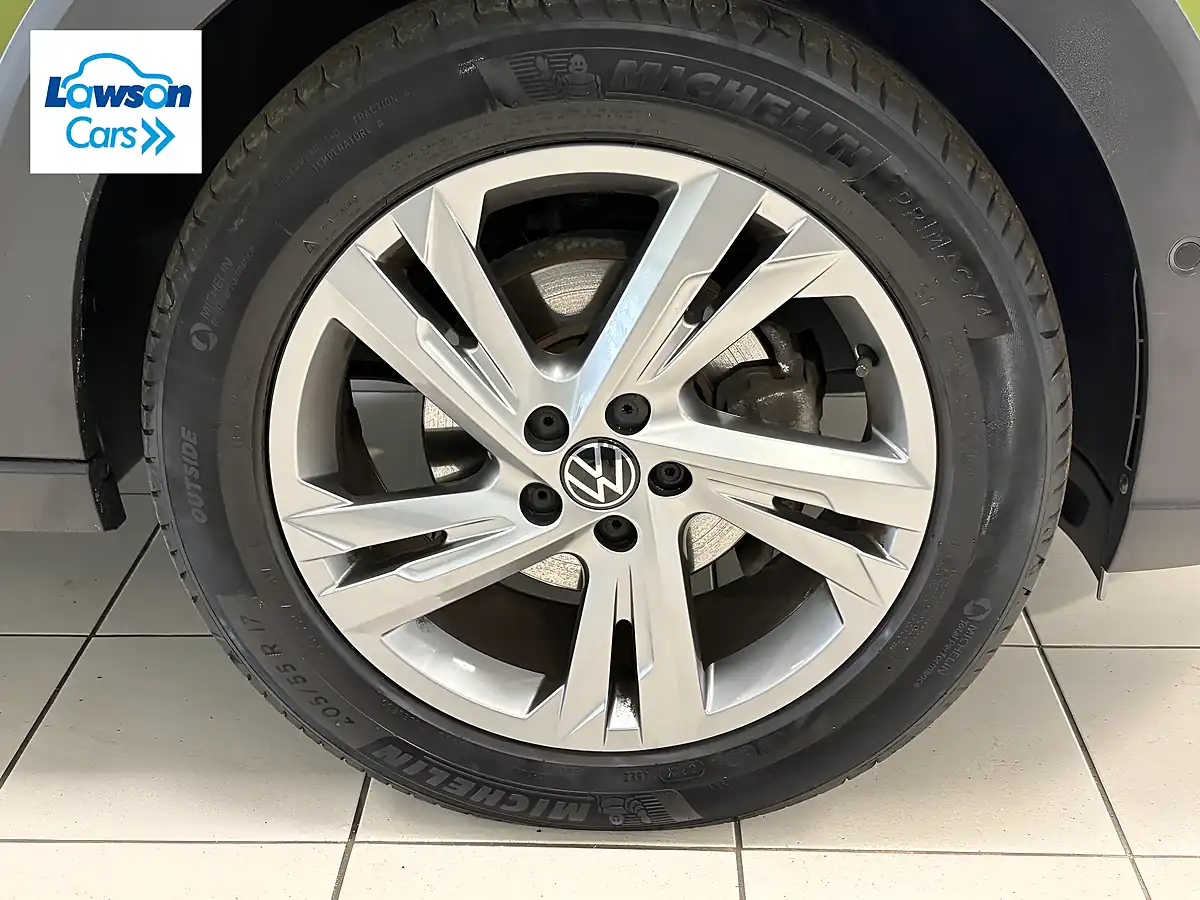 Used 2022 Volkswagen Taigo R-Line Green - Interior and Exterior details 10
