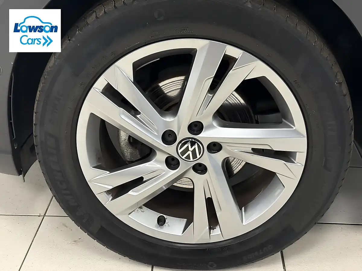 Used 2022 Volkswagen Taigo R-Line Green - Interior and Exterior details 13