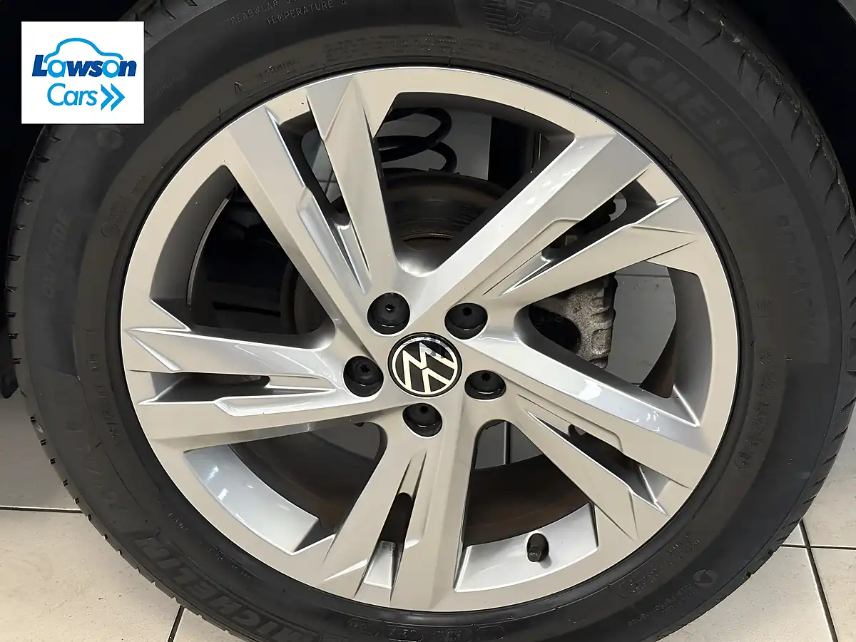 Used 2022 Volkswagen Taigo R-Line Green - Interior and Exterior details 8