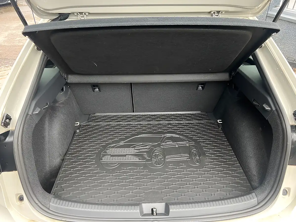 Used 2022 Volkswagen Taigo R-Line Grey - Interior and Exterior details 15