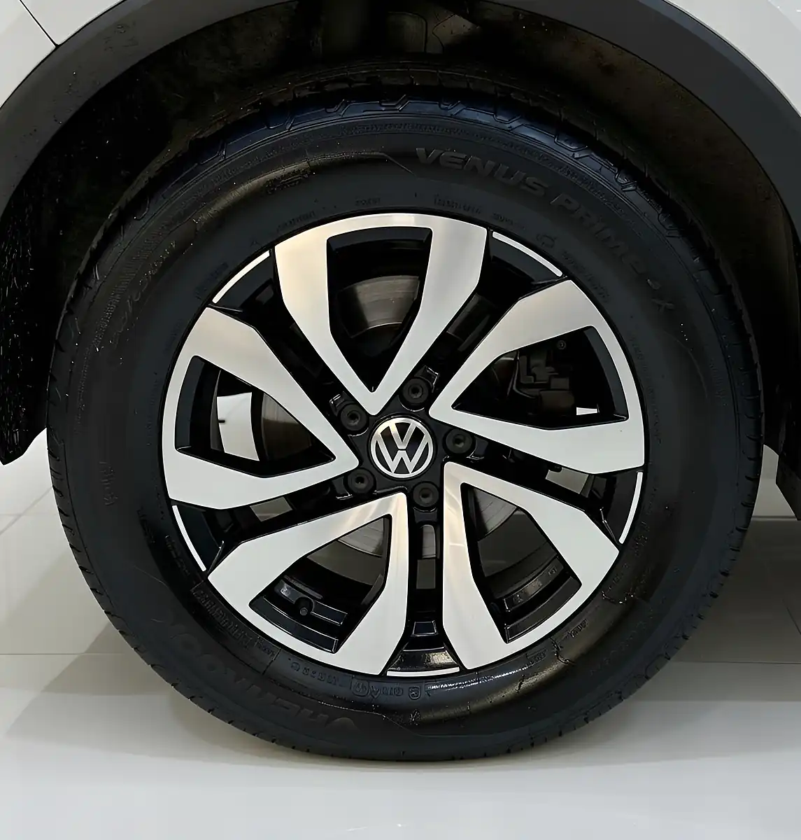 Used 2022 Volkswagen Tiguan Active White - Interior and Exterior details 14