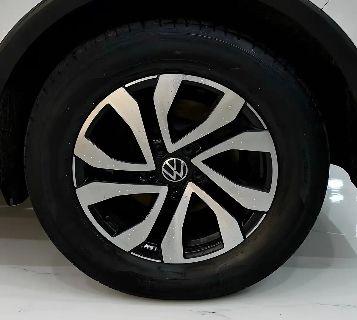 Used 2022 Volkswagen Tiguan Active White - Interior and Exterior details 15