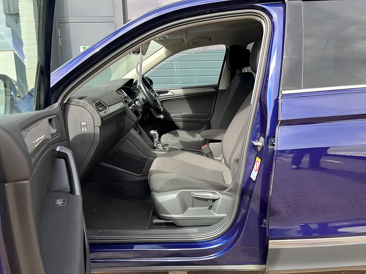 Used 2022 Volkswagen Tiguan Allspace Life Blue - Interior and Exterior details 15