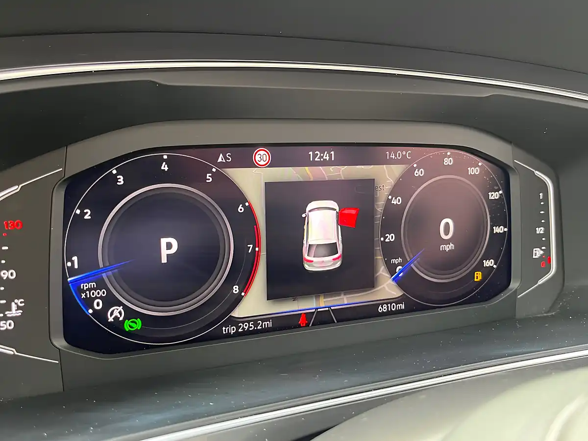 Used 2022 Volkswagen Tiguan Allspace Life Blue - Interior and Exterior details 18