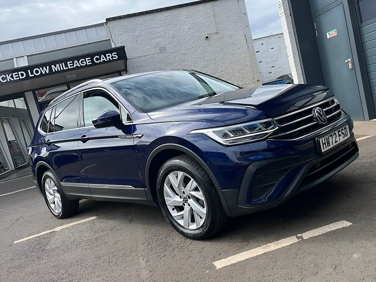 Used 2022 Volkswagen Tiguan Allspace Life Blue - Interior and Exterior details 4