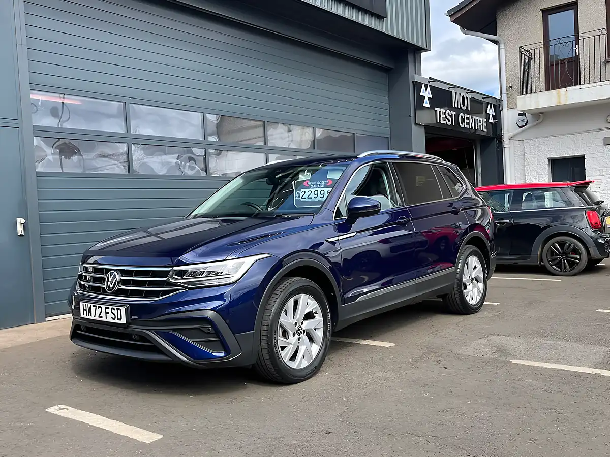 Used 2022 Volkswagen Tiguan Allspace Life Blue - Interior and Exterior details 6
