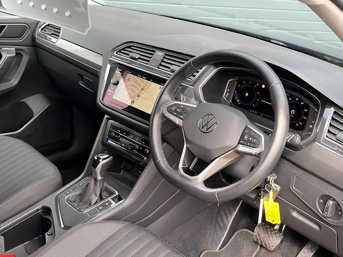Used 2022 Volkswagen Tiguan Allspace Life Blue - Interior and Exterior details 9