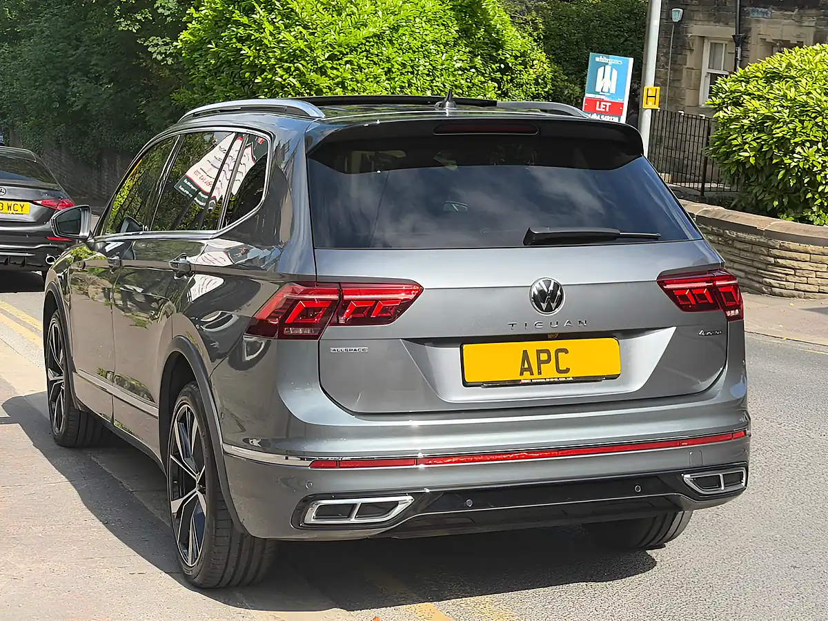 Used 2022 Volkswagen Tiguan Allspace R-Line Grey - Interior and Exterior details 4