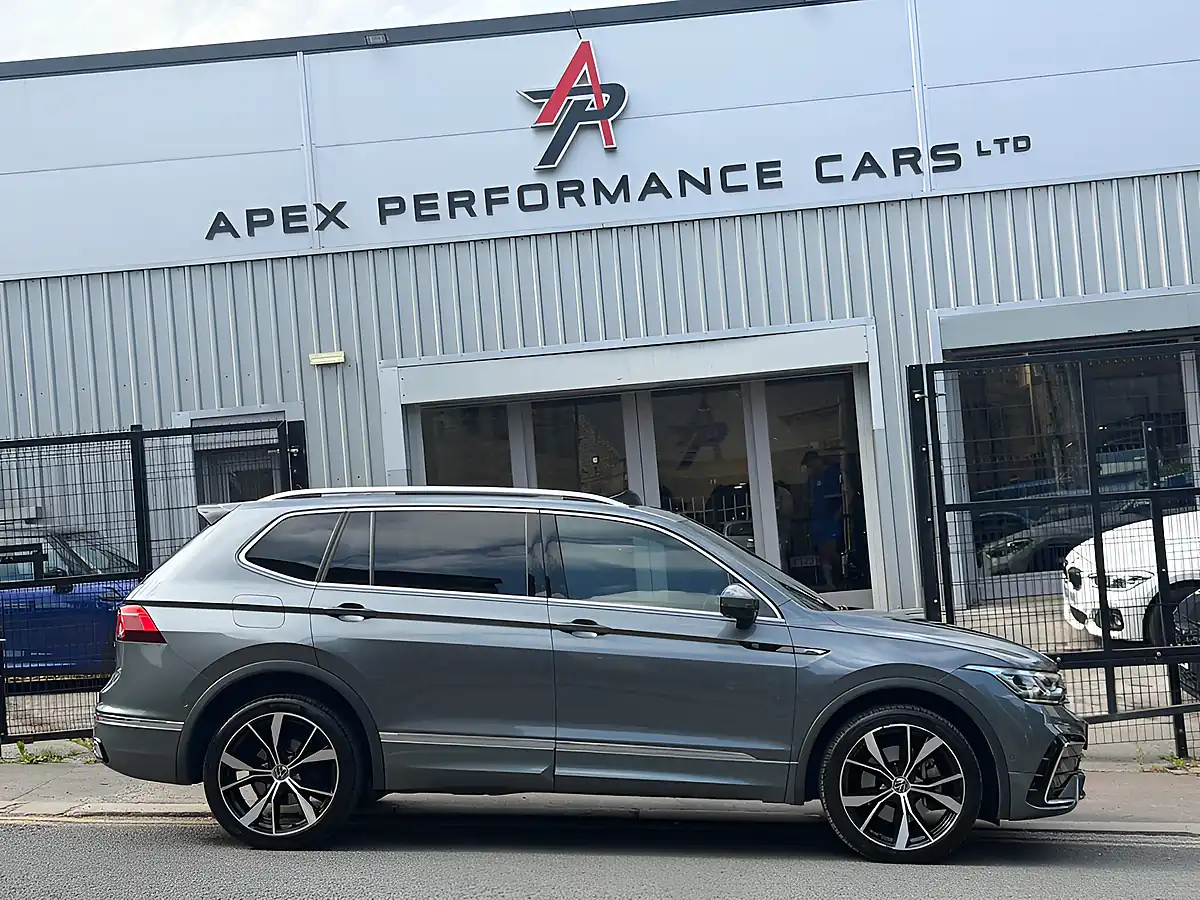 Used 2022 Volkswagen Tiguan Allspace R-Line Grey - Interior and Exterior details 7