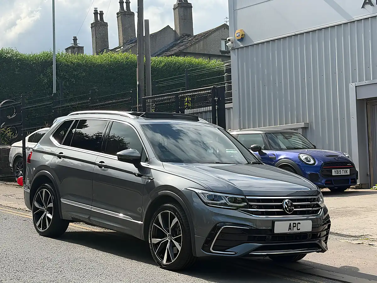 Used 2022 Volkswagen Tiguan Allspace R-Line Grey - Interior and Exterior details 9