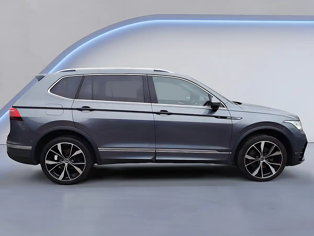 Used 2022 Volkswagen Tiguan Allspace R-Line Grey - Interior and Exterior details 2