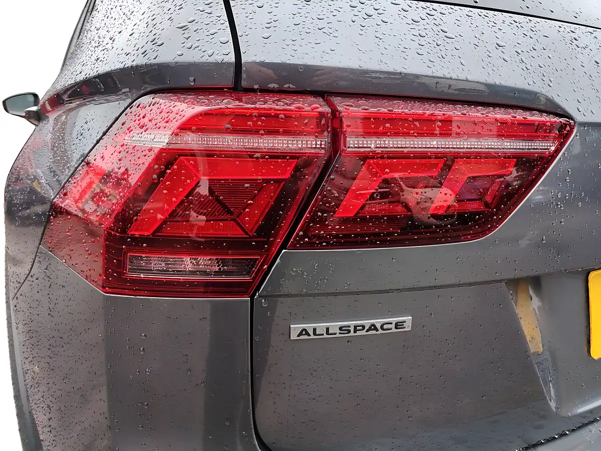 Used 2022 Volkswagen Tiguan Allspace R-Line Grey - Interior and Exterior details 8
