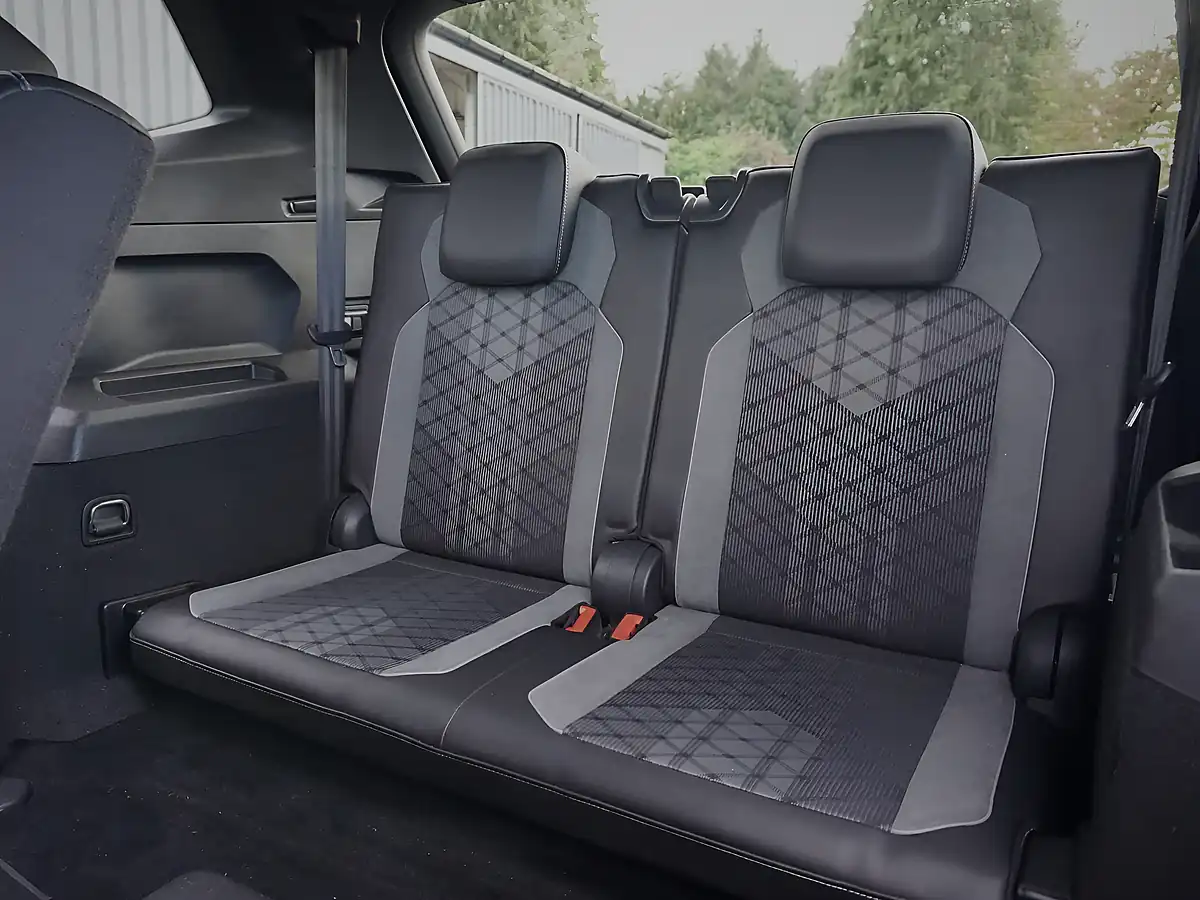 Used 2022 Volkswagen Tiguan Allspace R-Line Silver - Interior and Exterior details 16