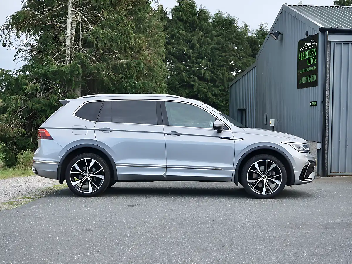 Used 2022 Volkswagen Tiguan Allspace R-Line Silver - Interior and Exterior details 5