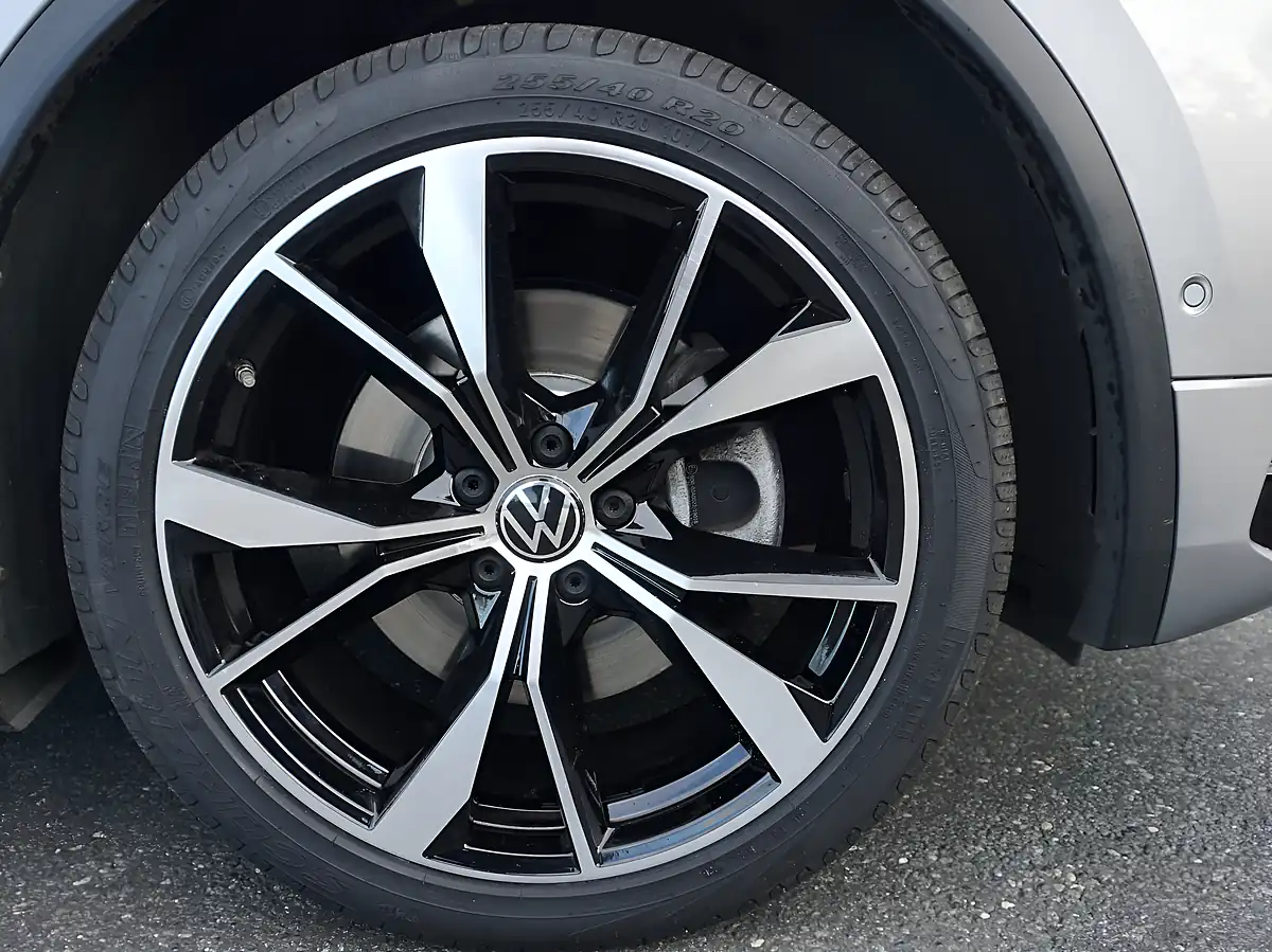 Used 2022 Volkswagen Tiguan Allspace R-Line Silver - Interior and Exterior details 6