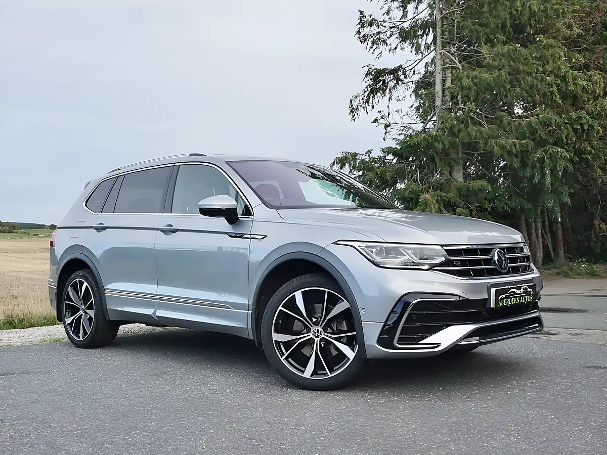 Used 2022 Volkswagen Tiguan Allspace R-Line Silver - Interior and Exterior details 9