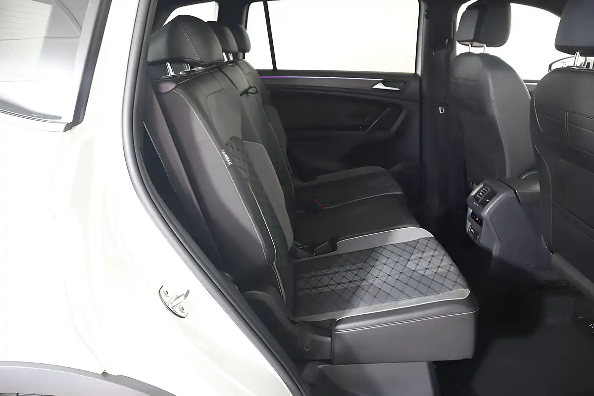 Used 2022 Volkswagen Tiguan Allspace R-Line White - Interior and Exterior details 10