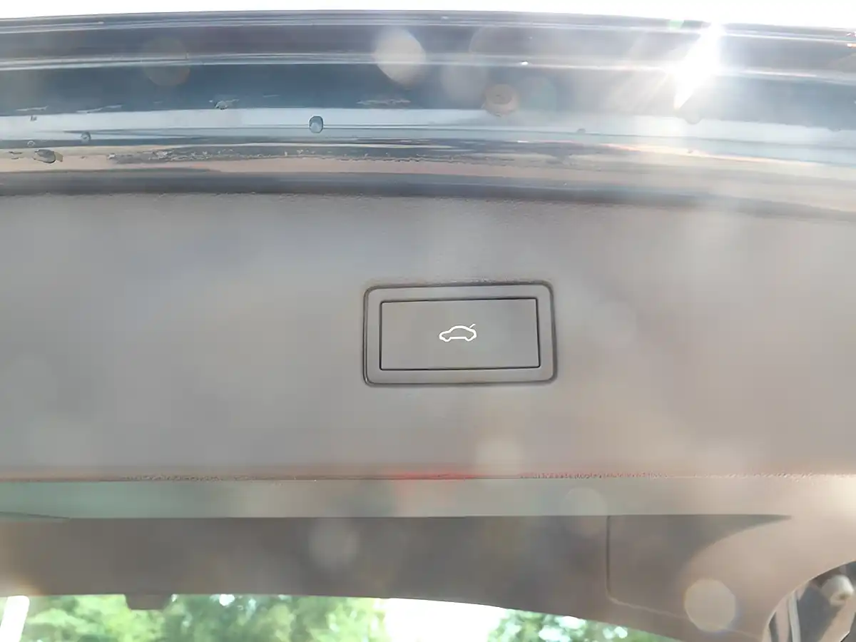 Used 2022 Volkswagen Tiguan Elegance Blue - Interior and Exterior details 11