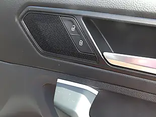 Used 2022 Volkswagen Tiguan Elegance Blue - Interior and Exterior details 14