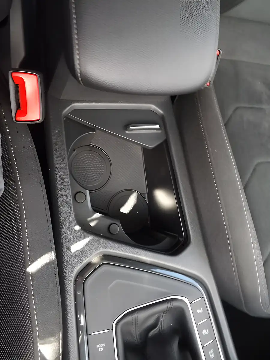 Used 2022 Volkswagen Tiguan Elegance Blue - Interior and Exterior details 18