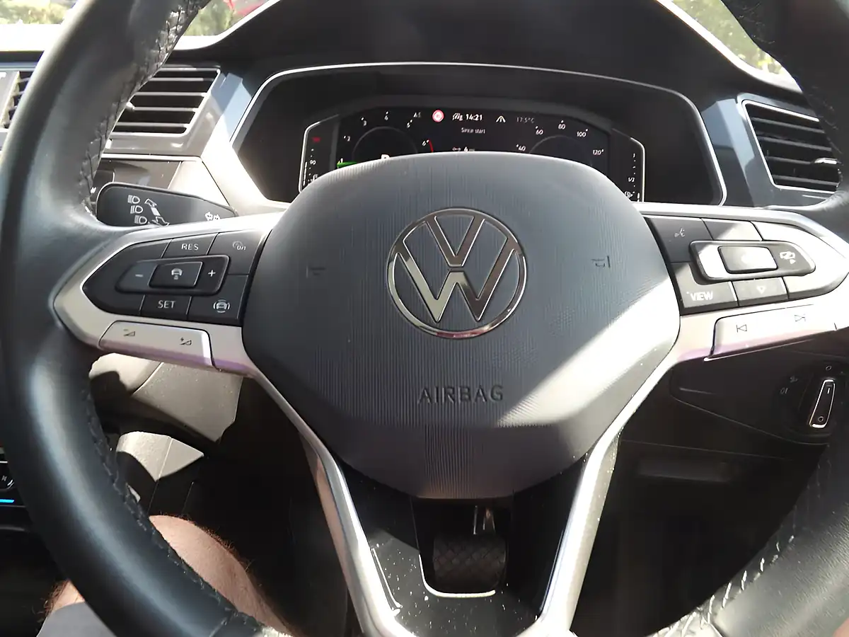 Used 2022 Volkswagen Tiguan Elegance Blue - Interior and Exterior details 19