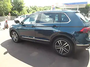 Used 2022 Volkswagen Tiguan Elegance Blue - Interior and Exterior details 5