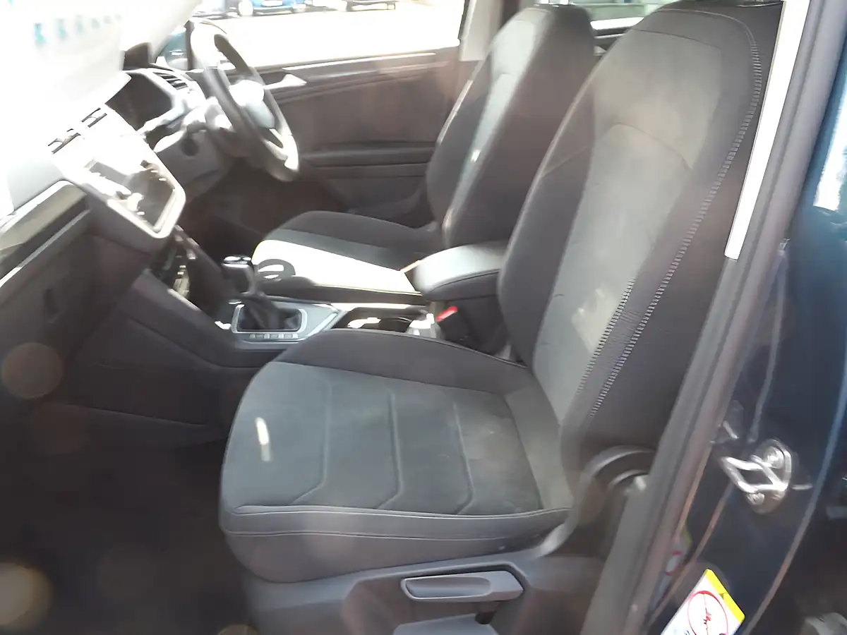 Used 2022 Volkswagen Tiguan Elegance Blue - Interior and Exterior details 7