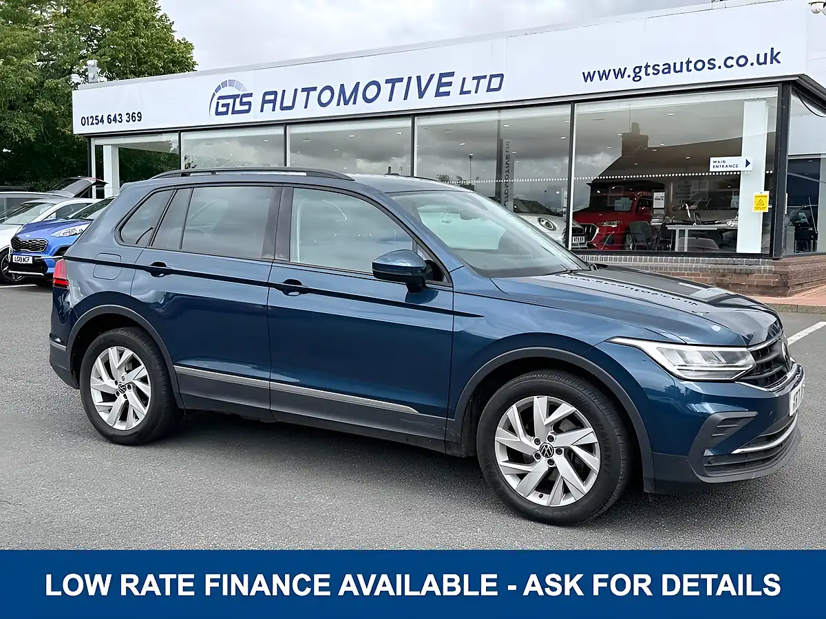 Used 2022 Volkswagen Tiguan Life Blue - Front View